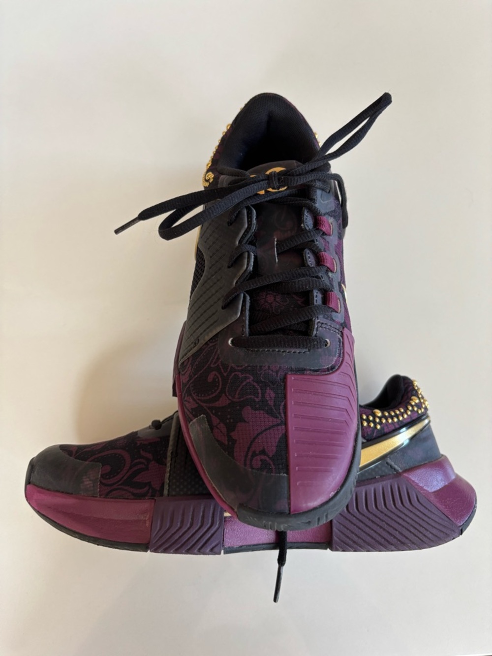 Nike Osaka Zoom Challenge Bordeaux and metallic gold tennis shoe! Like New! - Picture 5 of 7